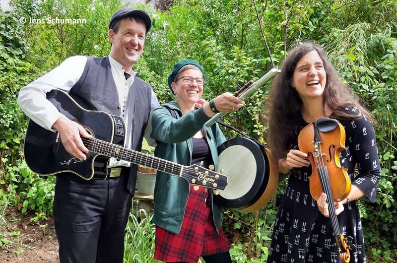 Old Sheep Streetband - into the Green
